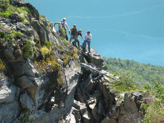 STUDIERETNINGENE STUDIERETNING TEKNISK GEOLOGI Studieretningansvarlige: Professor Bjørn Nilsen bjorn.nilsen@ntnu.no Professor Terje Malvik terje.malvik@ntnu.