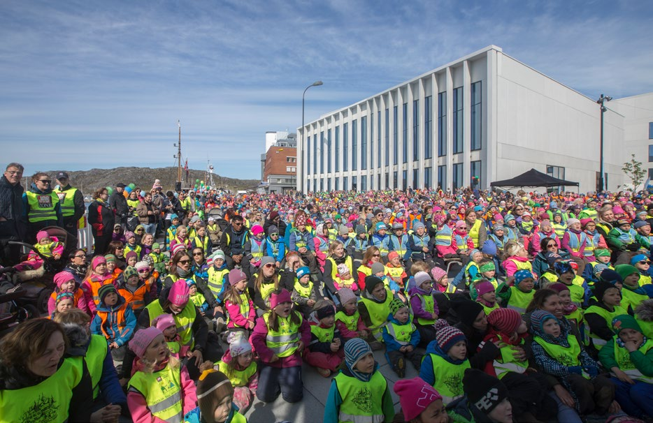 indeks nordland En rapport om utviklingen gjennom 2016 og utsiktene for 2017 forsidebildet Bursdag i Bodø by.