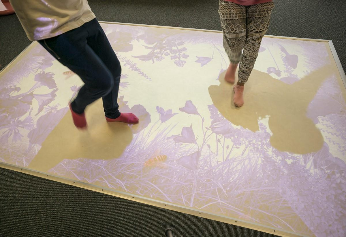 Interaktivt gulv Det interaktive gulvet innbyr til lek og læring og sprer liv og aktivitet i biblioteket.