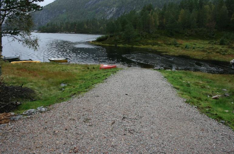 OUSDALSÅNA Fraført store deler av vannføringen, restfelt fra Åmlitjødn kommer inn ved øvre del bebyggelse Problembeskrivelse Redusert landskapskvalitet og