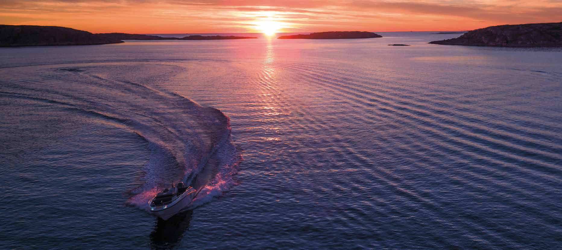 MADE IN THE MIDNIGHT SUN Hver båt som forlater verftet er bygd og designet med årtier av kunnskap, erfaring og med en tydelig visjon: Vi skal bygge trygge båter med smarte løsninger - uten å