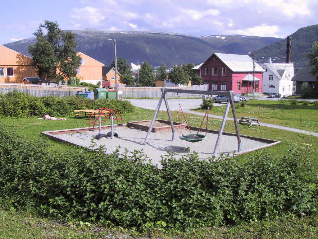 Strimmelen lekeplass. Godt vedlikeholdt lekeplass i sentrumsområdet Beliggenhet Pr. januar 2008 har Eiendom ansvaret for 81 offentlige lekeplasser.