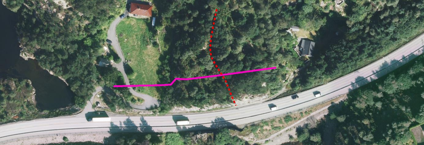 Det er stedvis observert en del bolting i eksisterende skråning, primært for å sikre bergflak avløst av sprekkesettet som går parallelt med skjæringen.