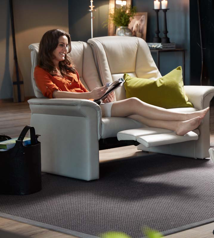 8/9 Komfort fra topp til tå Med vårt nye og unike Stressless LegComfort -system tar vi komfortopplevelsen et langt steg videre, enten du velger en hvilestol eller sofa.