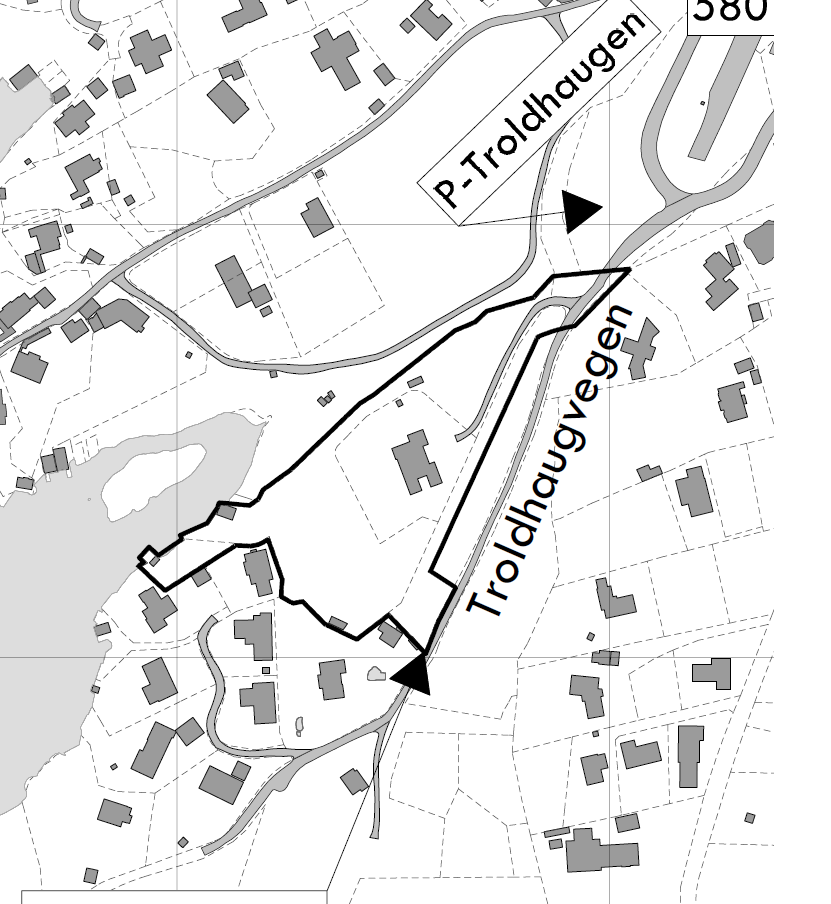 Figur 2 Varslingskart. I sør grenser planområdet til et boligområde i Troldhaugvegen. Både i nord og i vest går plangrensen langs strandsonen.