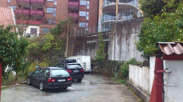 Vurdering av dispensasjon fra gjeldende reguleringsplan: : Bergenhus, Skuteviken. Plan ID. 5810000 Formål: 1. Byggeområder. Boliger med tilhørende anlegg. 6.Spesialområder. Bevaring.