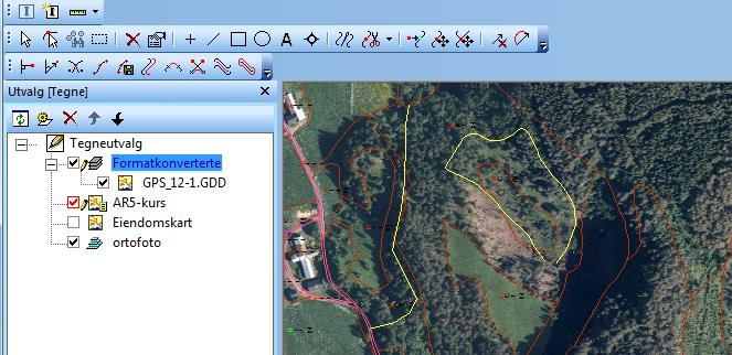 Den nye quadri-basen med Gps-målinga tegnes i kartet. For at linjene skal bi godt synlige tegn med passende farge og linjetykkelse. Høyreklikk på basen i DKA-vinduet. Velg Innstillinger fra.