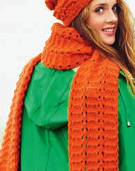 06 Blått sjal og oransje skjerf med hullmønster Faerytale Design: Birte Aartun Modellstrikkere: Jorunn Edvardsen og Tove Lillegård MÅL Oransje skjerf: Ca. 35 x 210 cm. Blått skjerf/sjal: Ca.