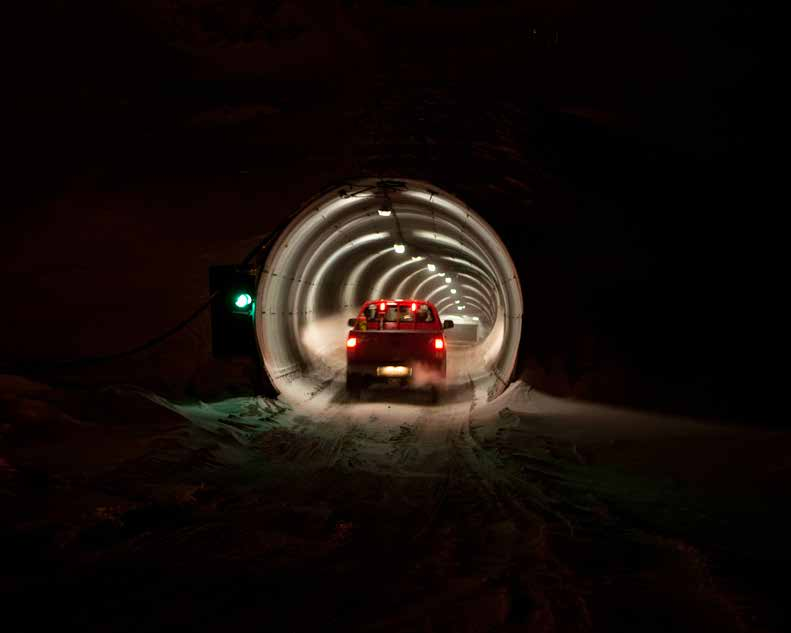 I Svea Ferdsel Veitrafikkloven gjelder i Svea. Adgang til gruva (transporttunnel og Svea Nord) krever spesiell tillatelse fra gruvesjef eller driftsingeniør.