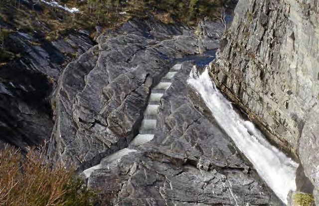 Tersklar Rognplanting og utsetting av smolt Uttak av oppdrettslaks Tilførsel av gytegrus Figur 3-8 Laksetrapp i Raudfossen i Ekso vart bygd i 2010/2011. Foto: BKK sine heimesider.