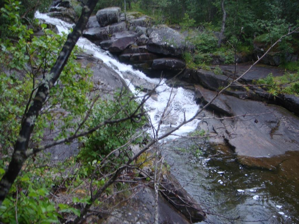 Mørsvikelva kraftverk 14. juni 2010 28 Figur 10. Bildet viser et vandringshinder som stanser videre oppgang av anadrom fisk i vassdraget.