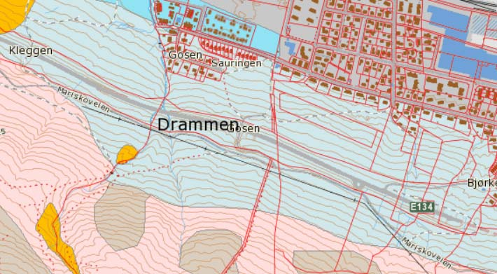 5 Flom Figur 2: VS: Historisk trase til Drammenselven HS: Grunnforhold ved Bangeløkka. Orange: leire med et sandlag over. Blå: Leier. (drammen.kommune.no) 5.