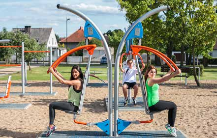 Trening og fitness Vi tilbyr en rekke treningsapparater for utendørs bruk. Vi leverer to serier, en produsert i rustfritt stål og en produsert i galvanisert og pulverlakkert stål.