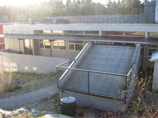 Hjellestad skole 2 BYGG A Bygg A er i to etasjer. Den har et bruttoareal på 384 m 2 i 1.etasje og 628 m 2 i 2.etasje. Arealene i 1.etasje brukes til Kunst og Håndverk.