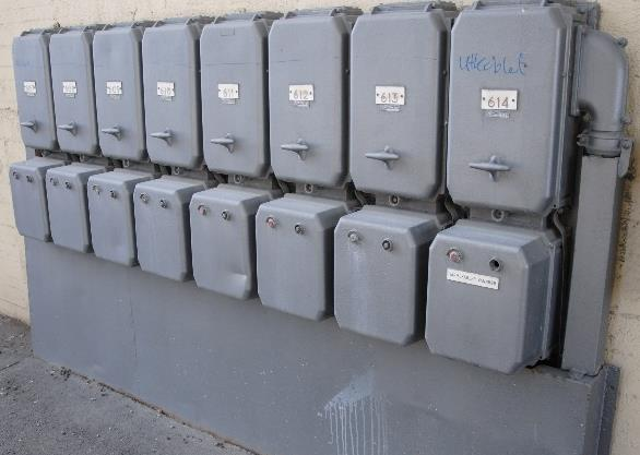 4.8 Elektrisk og elektronisk avfall (EE-avfall) EE-avfall omfatter hele det elektriske anlegget i bygget; Ledninger, sikringsskap, kontakter, brytere, røykvarslere, varmtvannsberedere, oljefyrkjeler