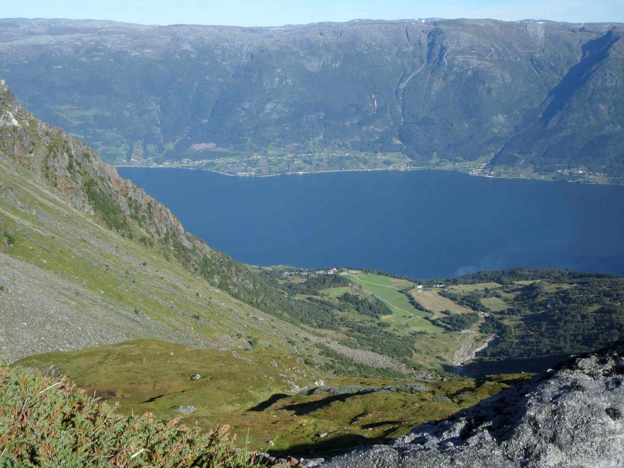 Illustrasjon 7: Nipene, dei ville fejlla på sørsida av Herrsetenuten her kan de vera på utkikk etter både ørn og ravn.