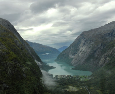 SKRUELSVATN OSA RUNDAVATN Driftsområde Stad Kraftverk/ Pumpestasjon Antall aggregat Effekt (MW) Middelproduksjon (GWh/ år ) Statkraft sin eigardel (%) Sett i drift LANGVATN Sy-Sima 2 620 1750 65 1980