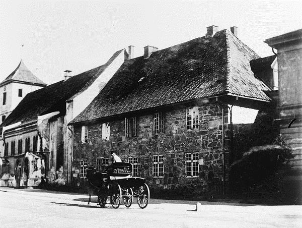 Oslo Hospital (ID 86168) Oslo hospital ligger inntil Gamlebyen kirke i Ekebergveien 1. Gråsteinsbygningen er fra 1737 og, men det har vært sykehus her siden 1538.