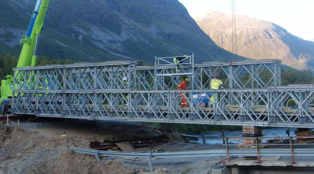 25. august - Forsterkning For å sikre midlertidig bru fra