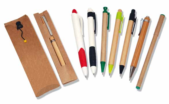 PENNER Et utvalg av økologiske penner laget av bambus og mais. 100% økologisk. Valgfri farge på penn og logo.