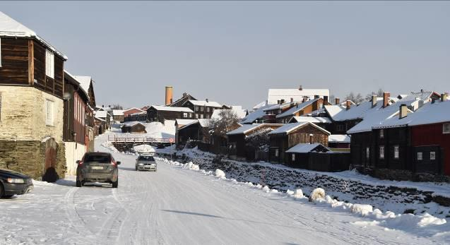 20 10 Sikring langs Hitterelva Det havner stadig biler i elva.