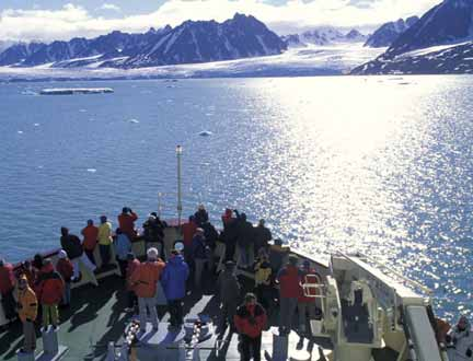 Miljøverndepartementet oppgir at tyngre inngrep på Svalbard er konsentrert rundt et lite antall bosettinger og gruveområder, og berører samlet sett en svært liten del av Svalbards areal.