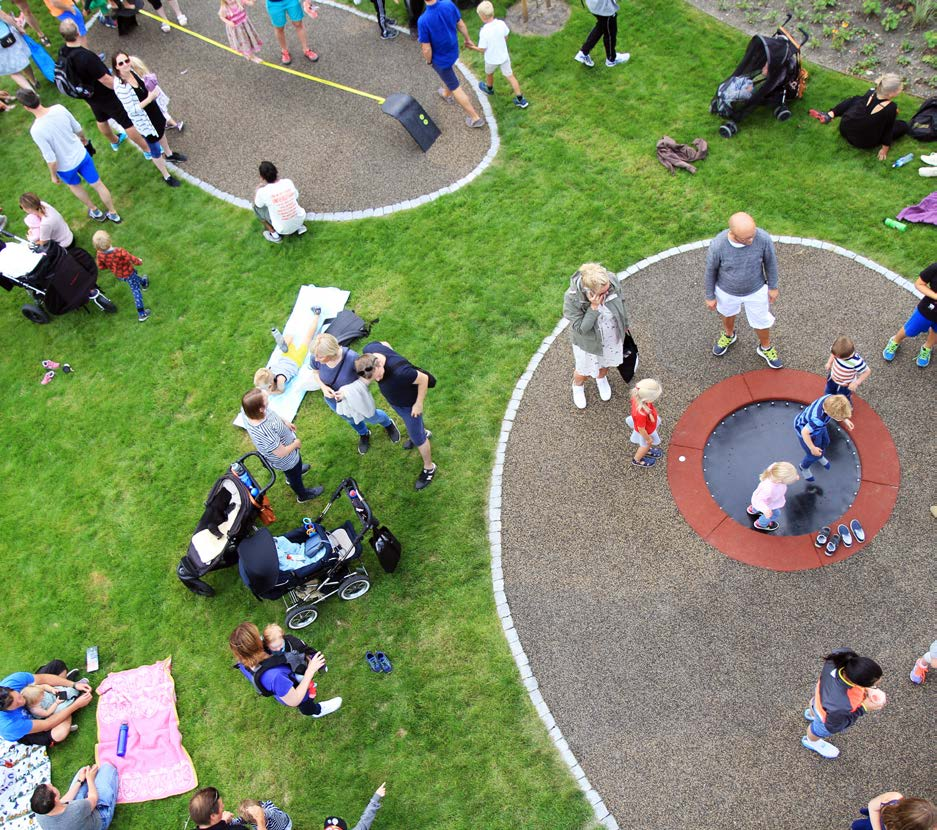 MØTES I MASKIN- PARKEN Lilleby blir en grønn bydel. Hele 38 mål er satt av til parkog rekreasjonsområder og den første parken står ferdig allerede.