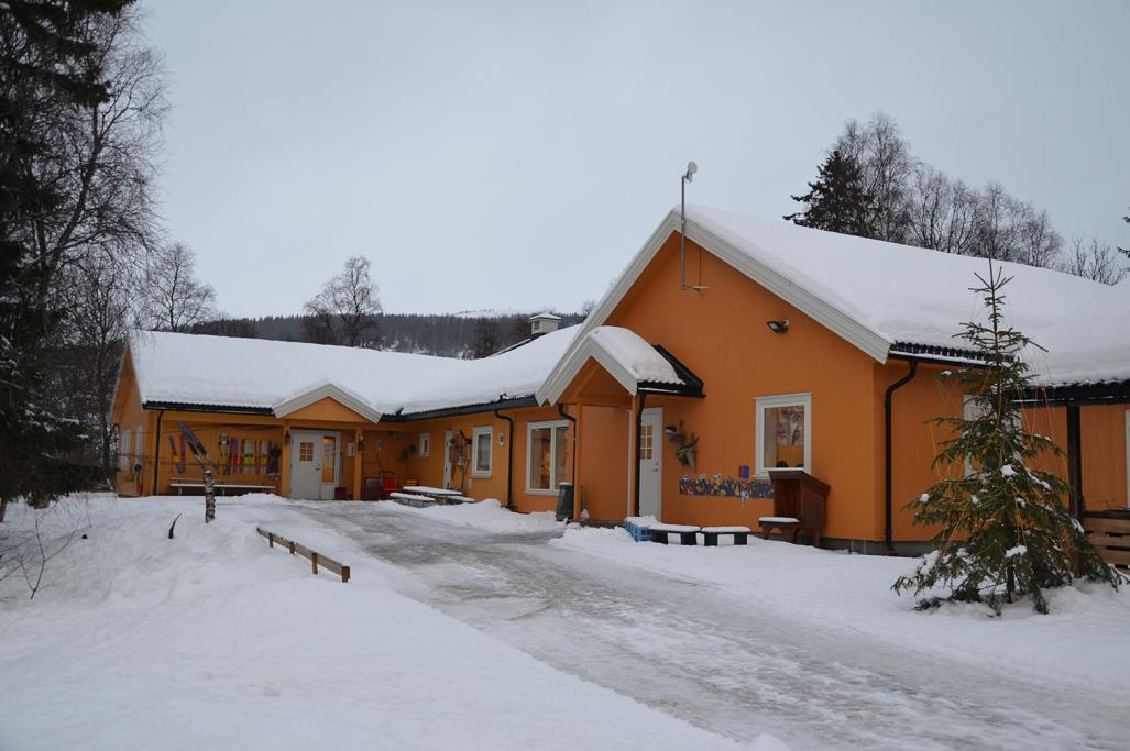 1 av 10 Holtålen Kommune Elvland natur- og kulturbarnehage Halvårsplan Vår 2017 Halvårsplanen bygger på: Lov og forskrifter for