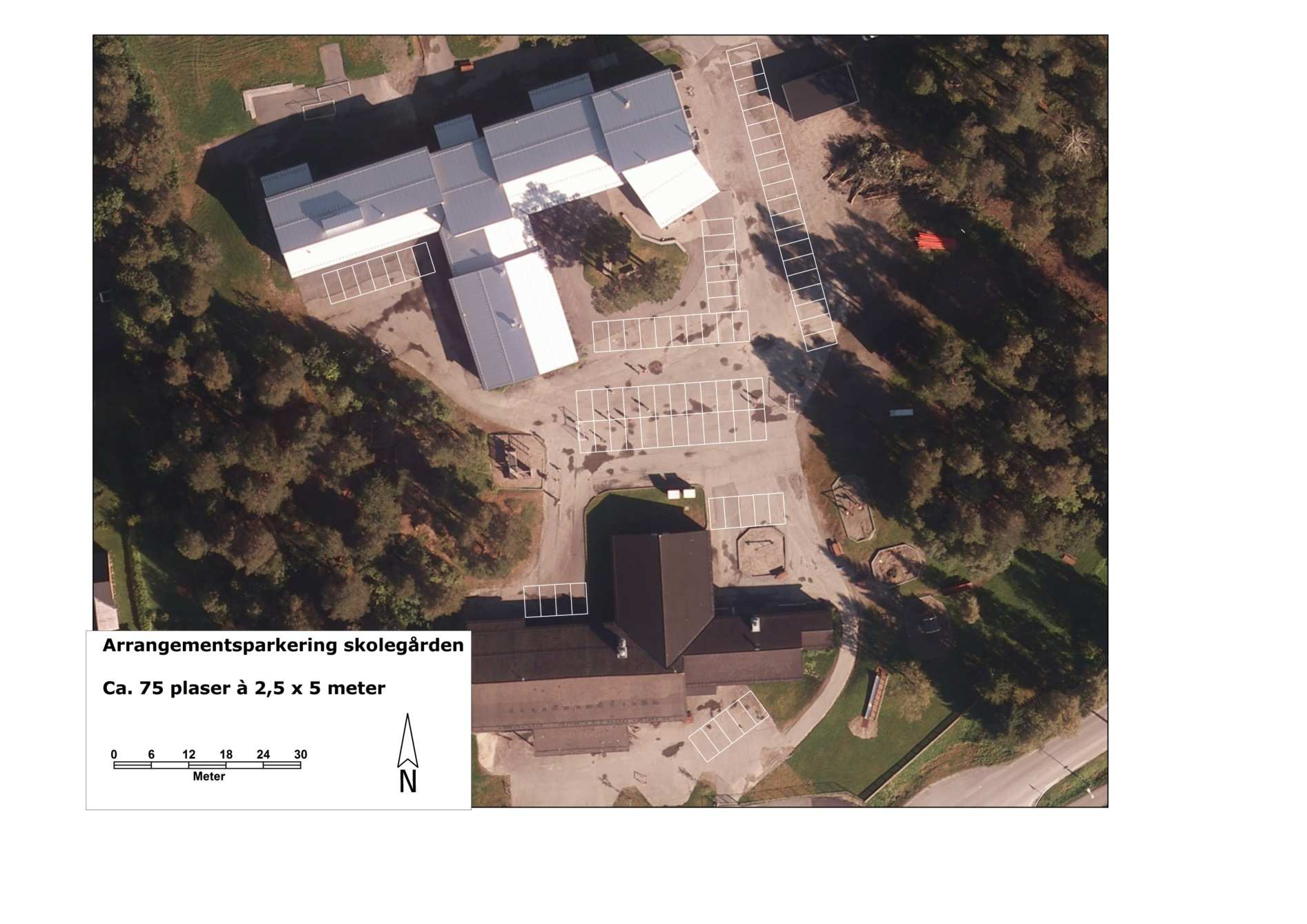 3.2 Skolegården Skolegården mellom barneskolen og ungdomsskolen har hittil ikke vært brukt til parkering.