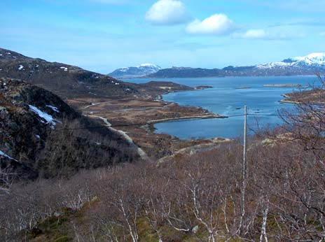 foran reguleringsplanene. Området mellom byggeområdene i Skarsfjorden settes av til LNF. ved Løksfjorden og boliger /fritidsbebyggelse langs vei på østsiden av øya.