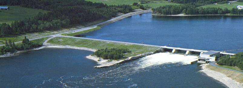 Vedlegg 1 1. Elektrisk energi - vann Elektrisk energi er omdannet energi fra kilder som vann, kjernekraft, varme og gass. I Norge er det i all hovedsak vann som anvendes gjennom vannkraftverk.