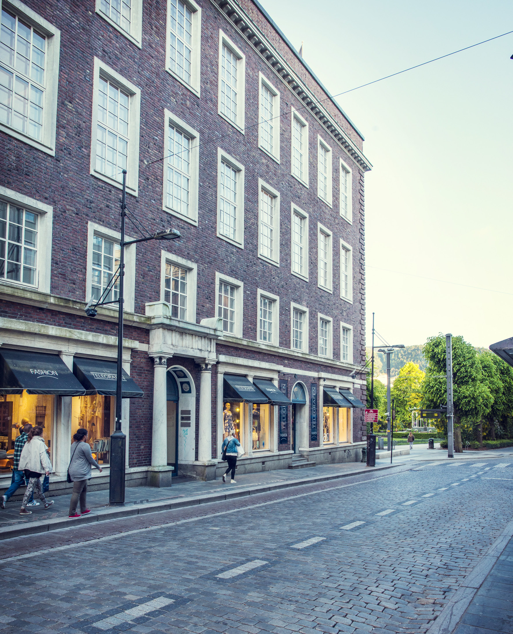 Nøkkelinformasjon: Adresse: Stavhusgaten 4 Areal: 3 etasjer à 1.