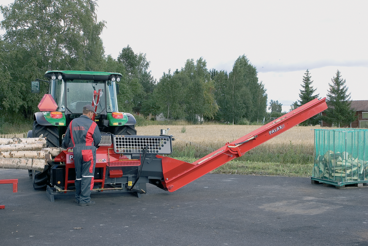 PALAX COMBI M II Palax Combi M II er en fleksibel og rask vedmaskin, som passer bra for effektiv kapping og kløyving av trær opp til 25 cm i diameter.