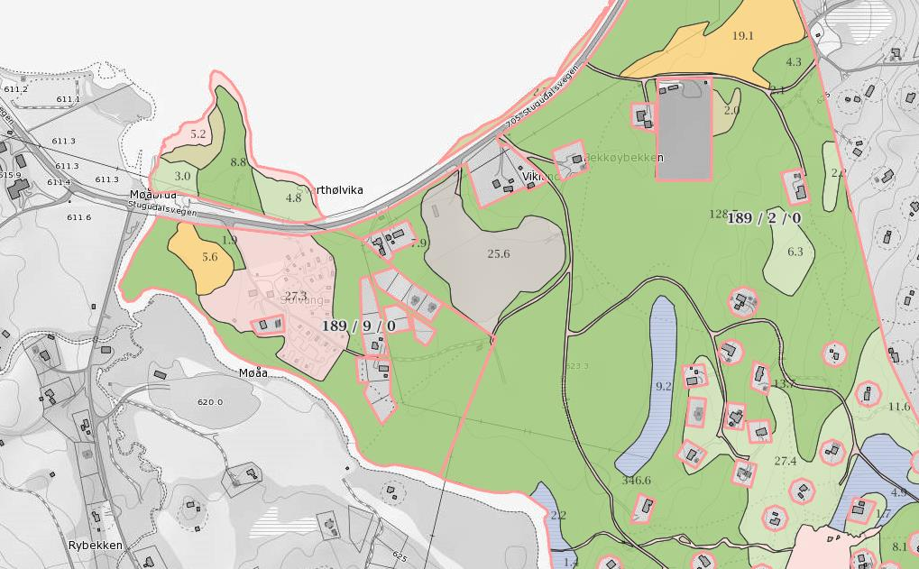 Innenfor området er det registrert idrettsplass, grustak, boliger, fritidsboliger, campingplass og kommunaltekniske anlegg.