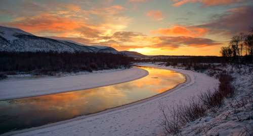 Folkemøte felt 7 Tana og Tanafjorden Begge foto: F.Ingilæ Finnmarkskommisjonen en oversikt 29.