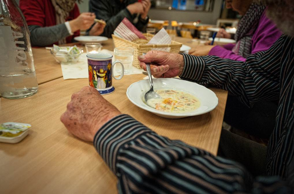 ROM FOR FATTIGE TILREISENDE Bymisjonssenteret har et spesielt fokus på fattige tilreisende og inviterer til ByFrokost i tillegg til å arbeide oppsøkende, oppfølgende og sosialpolitisk.