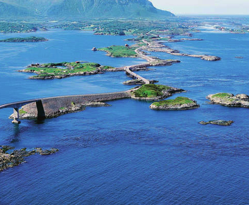 28. 31. mai 2017 Tur til Rosenes by Molde med Atlanterhavsveien og Ålesund Bli med på tur til Molde - jazzens og rosenes by, en trivelig fjordby, med sjarm og småbyatmosfære.