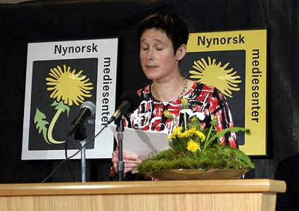 Stolt nynorsk er visjonen til Nynorsk mediesenter. Vi skal medverke til at nynorskfolk vert stolte og glade i dialekten og språket sitt.