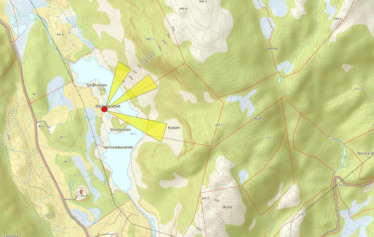 Figur 8. Lydopptakar 5. Rødt punkt markerar kor opptakaren blei plassert, medan gule kjegleforma polygon markerar viktige opptaksretningar.