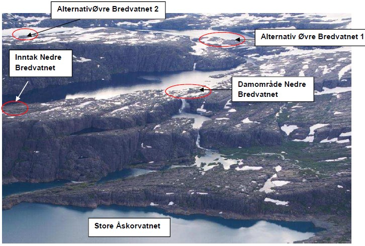 Side 7 av 14 og 250 meter loddrett sjakt opp til inntak ved nordenden av vatnet. For variant 1 skal tunnelen nyttast som tilkomst til inntaksområdet.