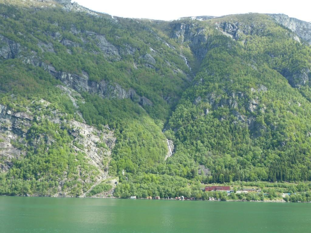 NATURVERNINTERESSER VERDIVURDERING Tiltaket berører ikke naturvernområder. Nærmeste naturvernområder er Folgefonna nasjonalpark og Buer landskapsvernområde på motsatt side av Sørfjorden.