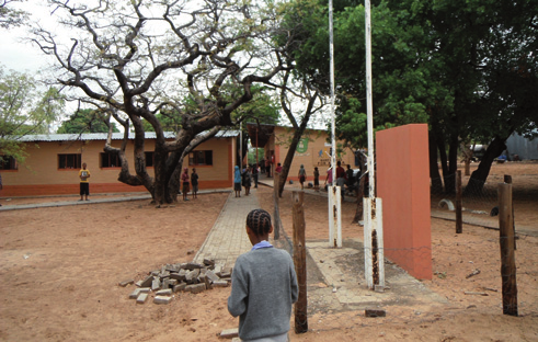 Urfolksprogrammet Urfolksprogrammet har bestått av fem prosjekter, et i Otjozondjupa og to i Kunene, og to i Angola. Møte under treet- Utdanningsdirektør i Kunene, Mr.