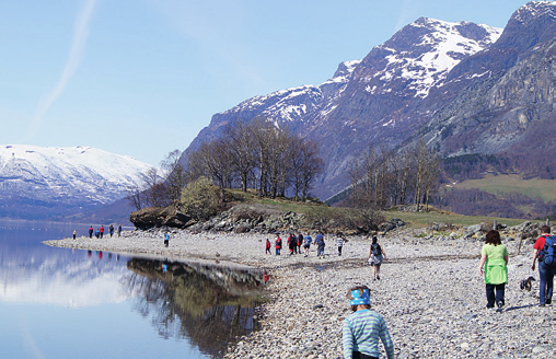 Rusling langs strendene på Vennis er triveleg både for små og store. Turprogram 2016 09.04 Skitur frå Tyinkrysset til Vang Oppmøte: kl 10 på Hydro (YX), felles minibuss til Tyinkrysset.