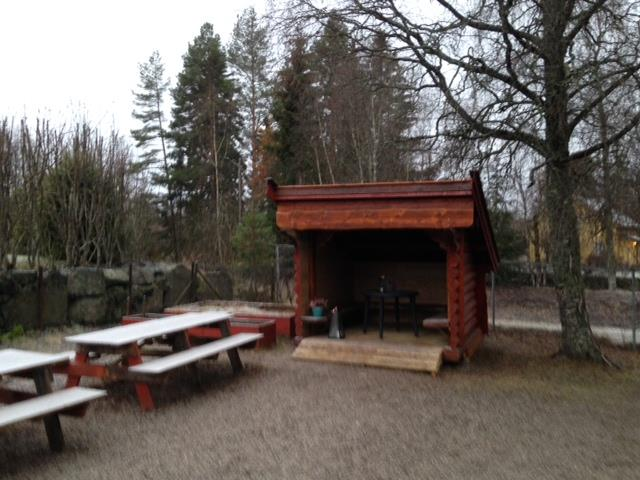 4 På Brovold Øvre er det to avdelinger: Nøtteliten som kan ha inntil 16 barn 0-2 år og Marihøna som kan ha inntil 11 barn 0-2 år. Brovold barnehage drives av ULNA A/S.