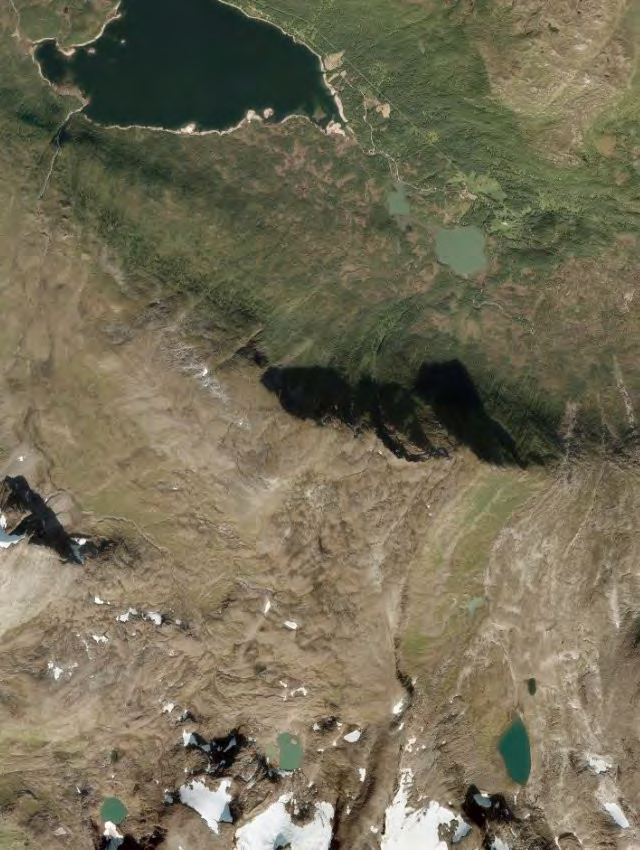 1 4 3 2 Fig. 4.20 Flybilde som viser situasjonen 18. august 2010. Vatn i Middagsskaret (1 og 2) er tydelig påvirket av sedimenter.