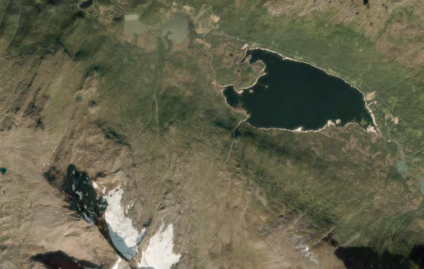 1 2 3 Fig. 4.21 Flybilde som viser situasjonen 18. august 2010. Bresjø ved Skjomstindane (3) er tydelig påvirket av sedimenter.