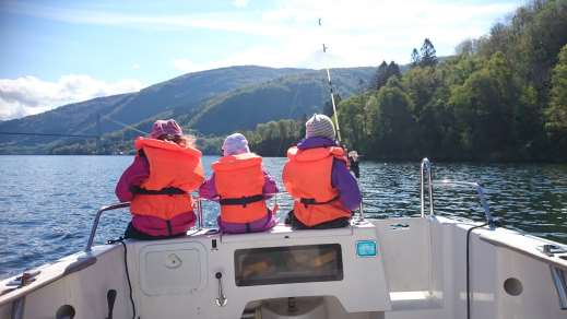 Båtliv Bakgrunn for valg av tema: Vår og sommer er ensbetydende med båtliv her i Garnes Gårdsbarnehage.