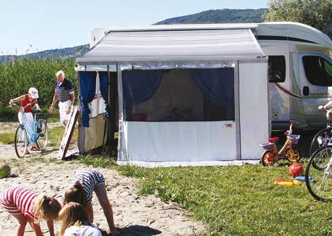 TELT & MARKISER Fiamma Zip Fiamma Zip er en komplett løsning til bobilen, campingvognen eller vanen basert på markisene F45S og F45L.