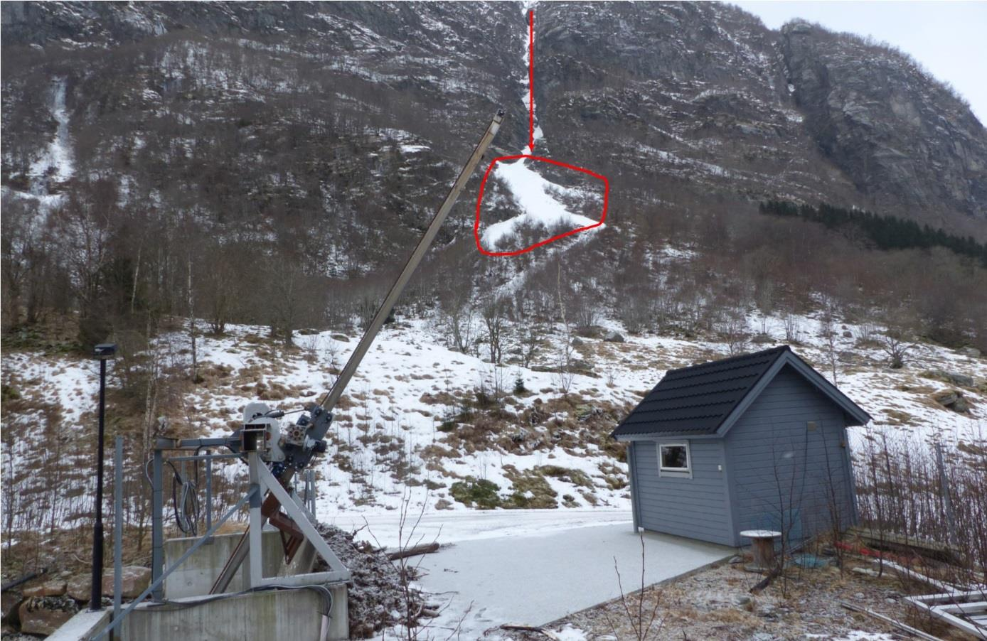 Figur 4: Snøskred i Heiagjølet. Bilde teke februar 216.