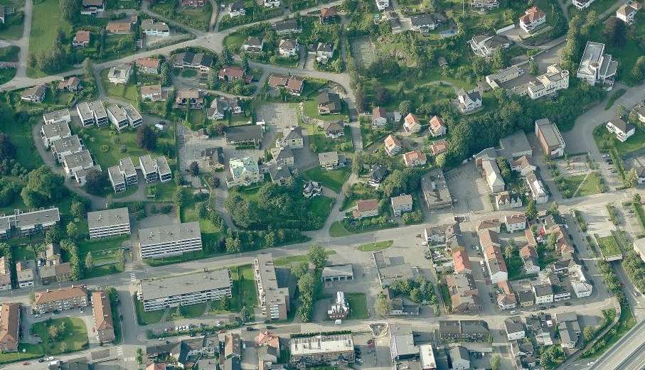 Brakerøya - åpent kvartal (til venstre) frittliggende